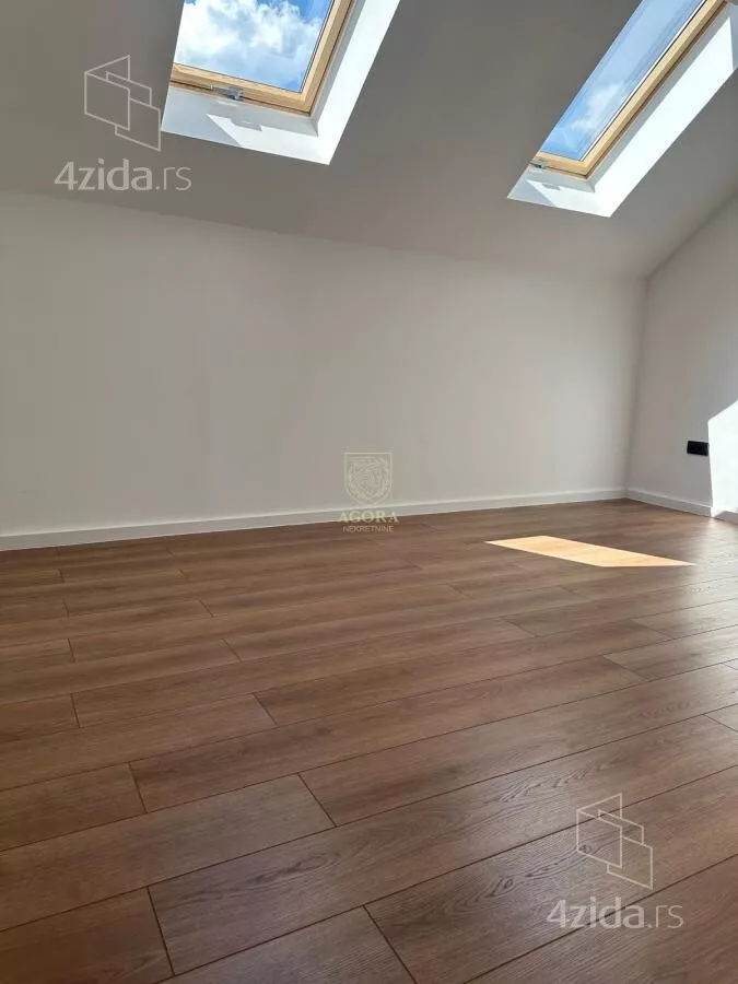 Četvoroiposoban stan | 4zida