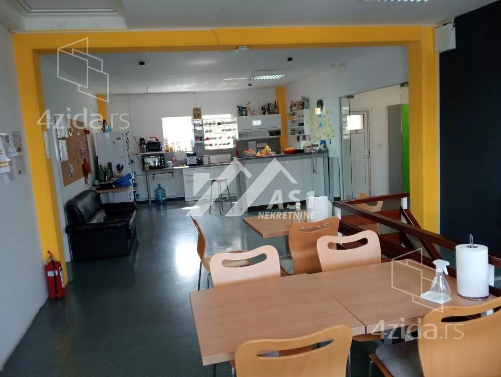 Poslovna zgrada | 4zida