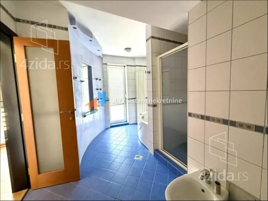 Šestosoban stan | 4zida