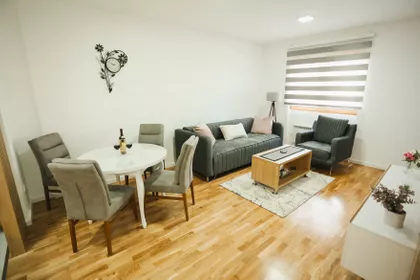 Ugostiteljska 48 | 4zida.rs