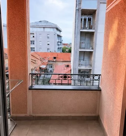 Crveni Krst Vračar | 4zida.rs