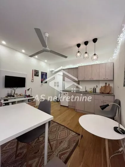 Crveni Krst Vračar | 4zida.rs