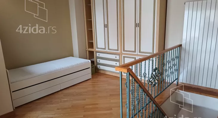 Četvoroiposoban stan | 4zida