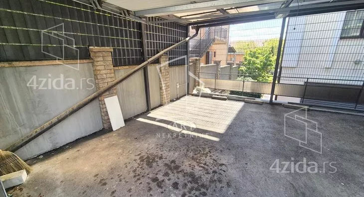 Četvoroiposoban stan | 4zida