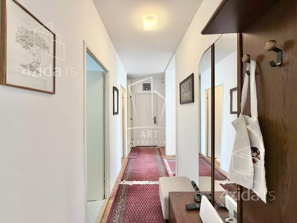 Troiposoban stan | 4zida