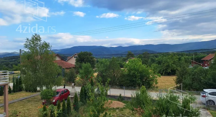 Četvoroiposoban stan | 4zida