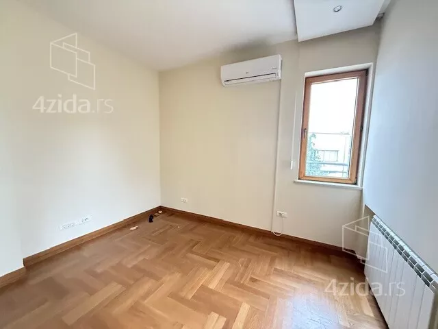 Šestosoban stan | 4zida