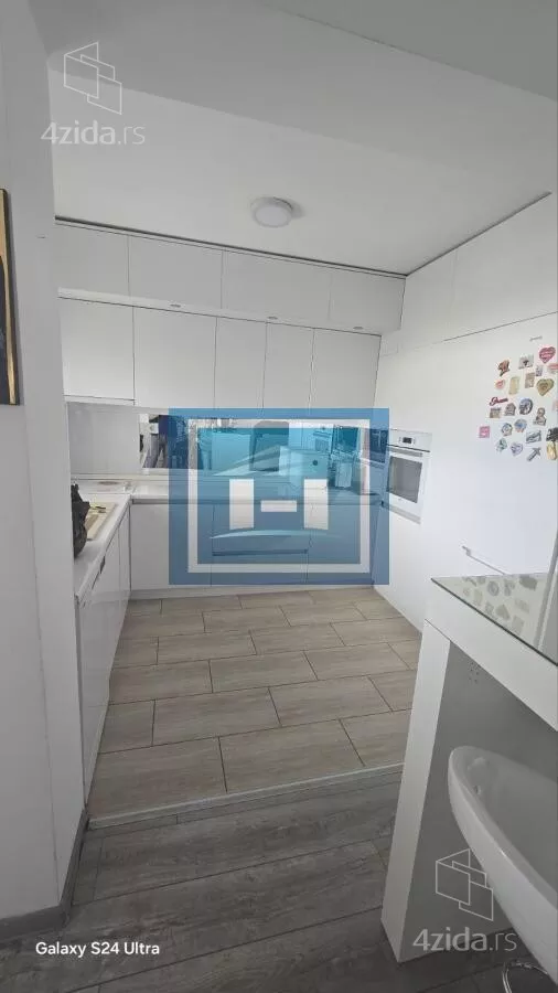 Petosoban stan | 4zida