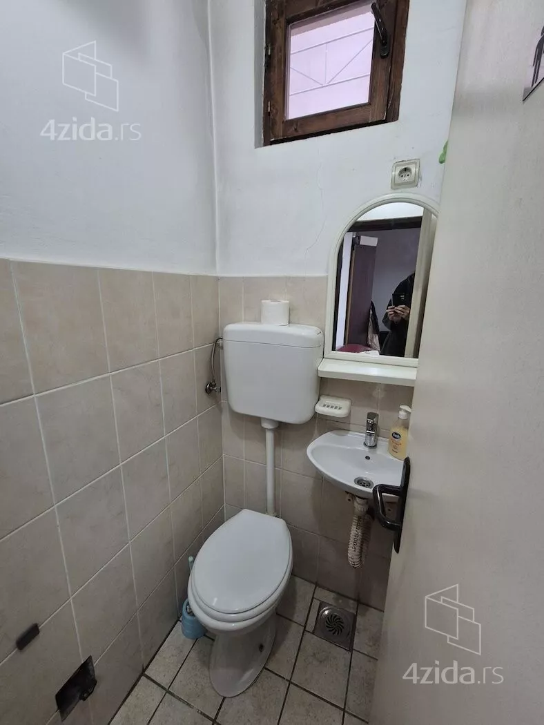 Poslovna zgrada | 4zida