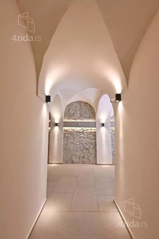 Poslovna zgrada | 4zida