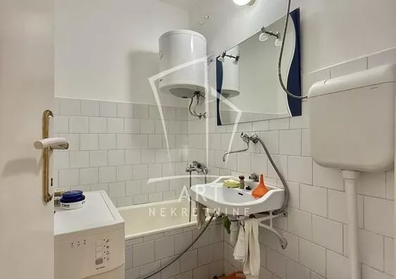 Šestosoban stan | 4zida