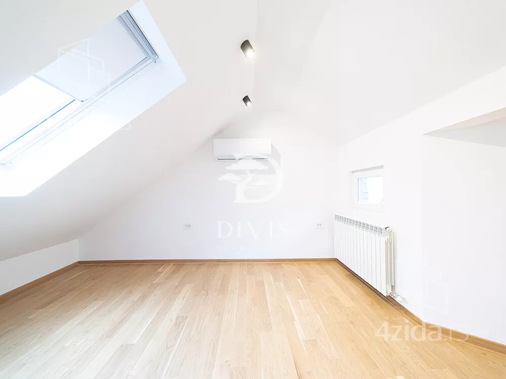 Četvoroiposoban stan | 4zida