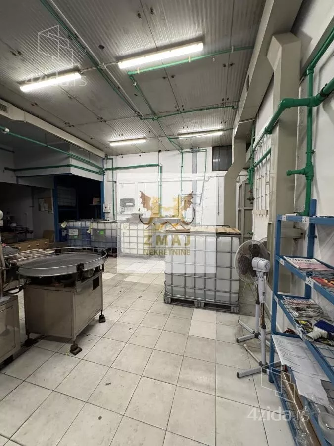 Poslovna zgrada | 4zida