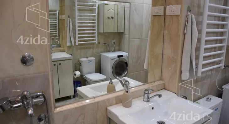 Četvoroiposoban stan | 4zida