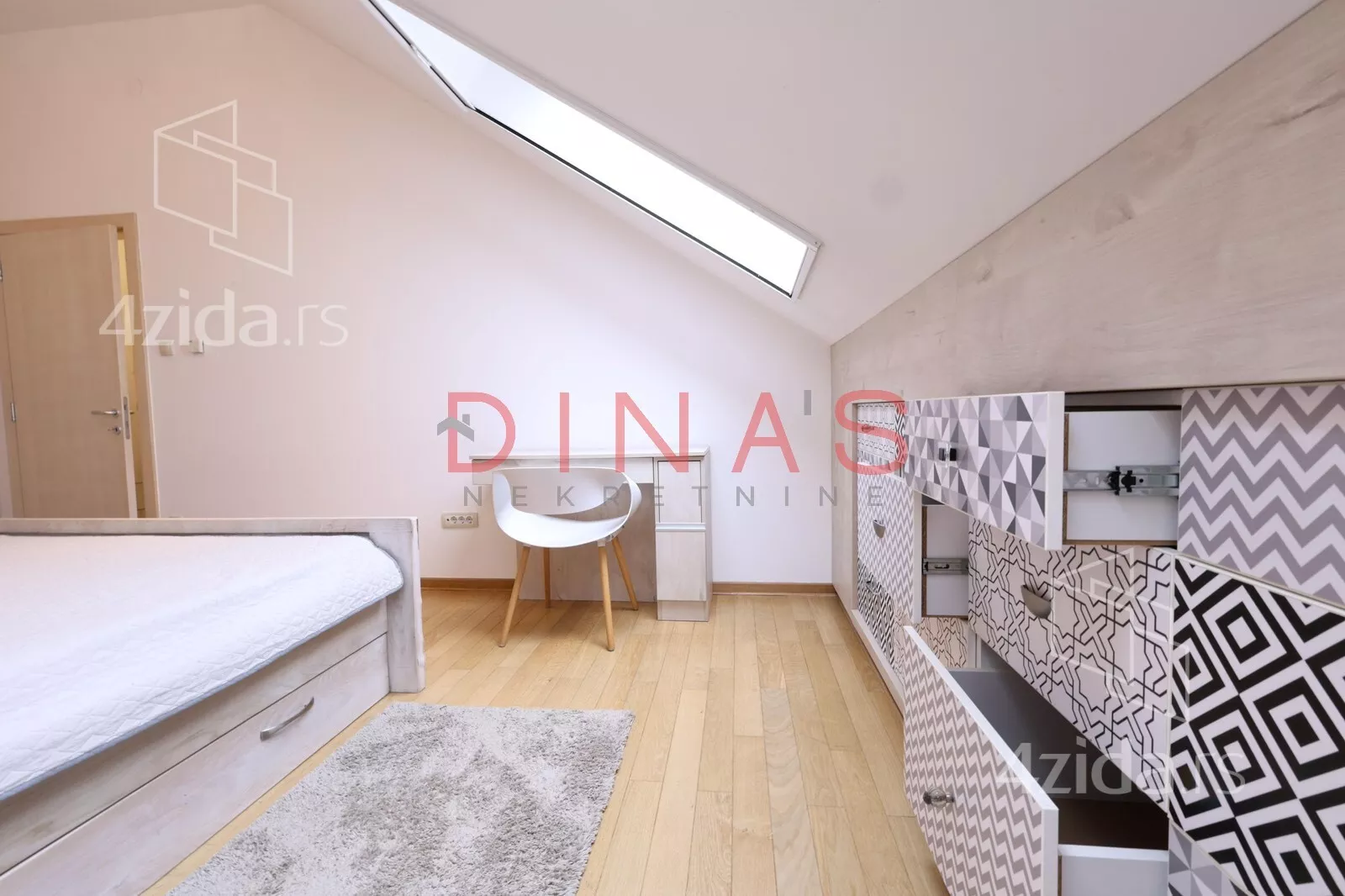 Petosoban stan | 4zida