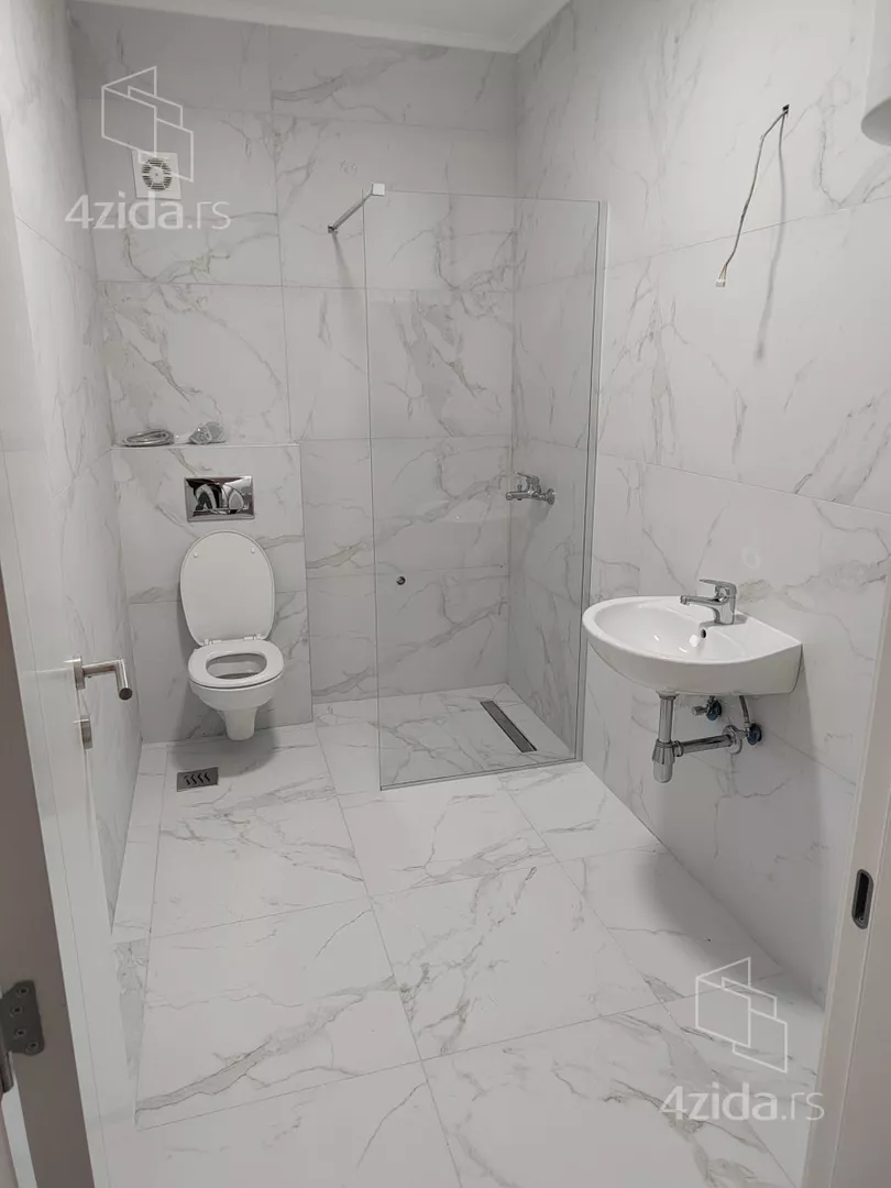 Četvoroiposoban stan | 4zida