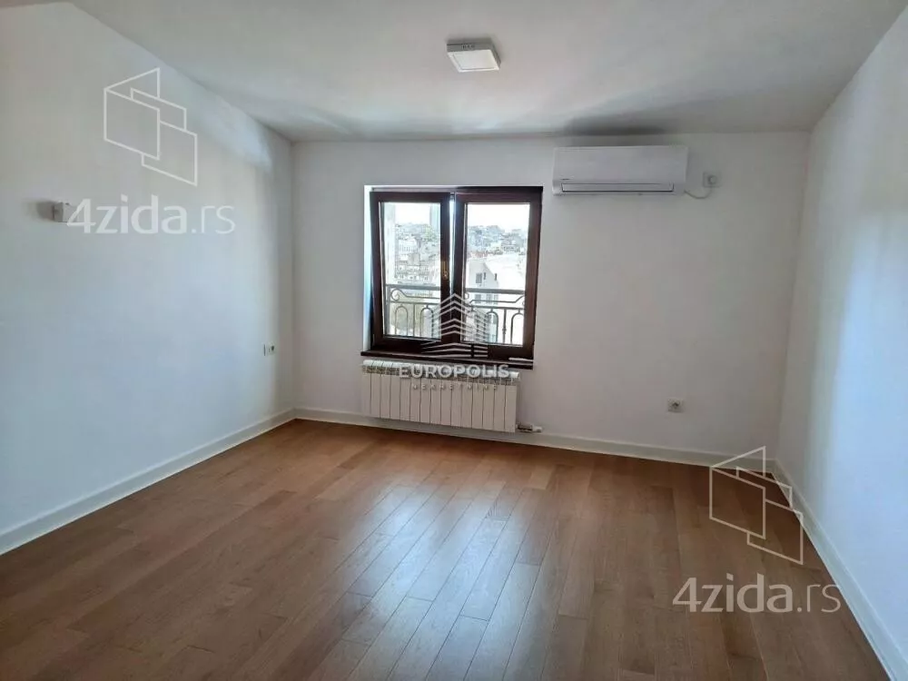 Šestoiposoban stan | 4zida