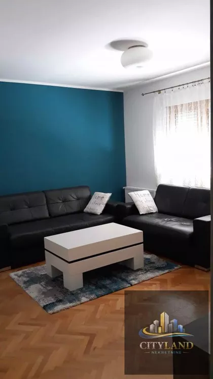 Crveni Pevac | 4zida.rs