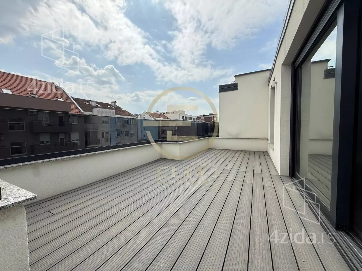 Šestosoban stan | 4zida