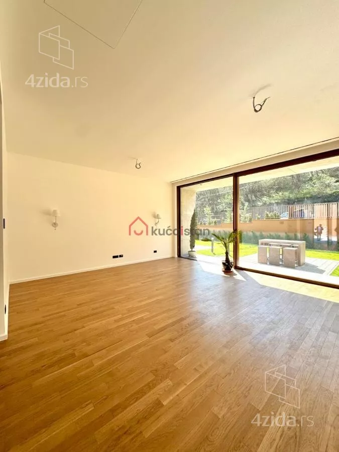 Petosoban stan | 4zida