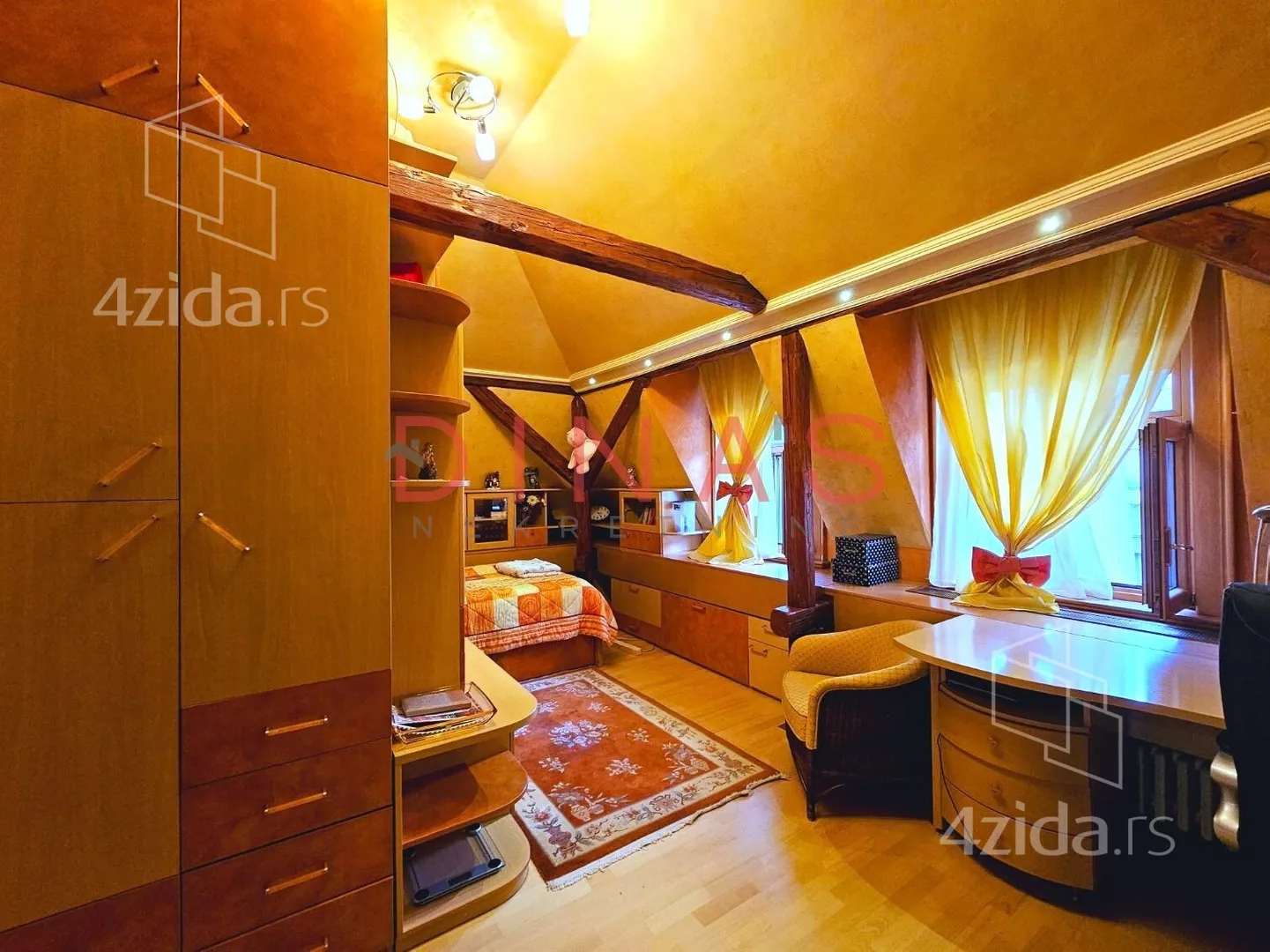 Sedmosoban stan | 4zida