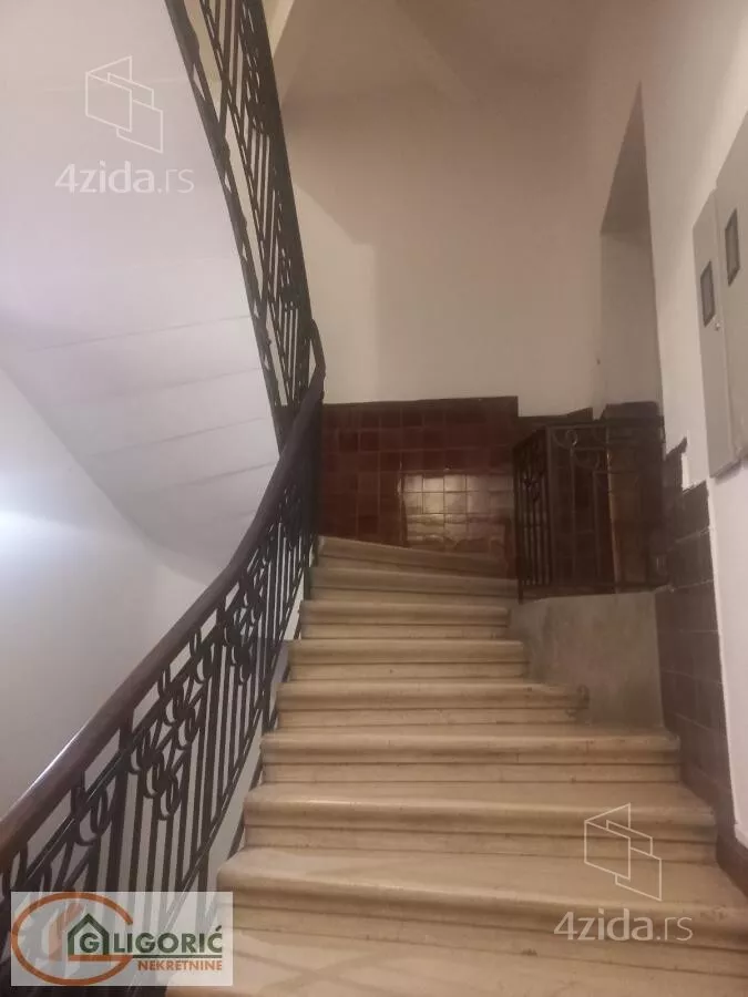 Šestosoban stan | 4zida