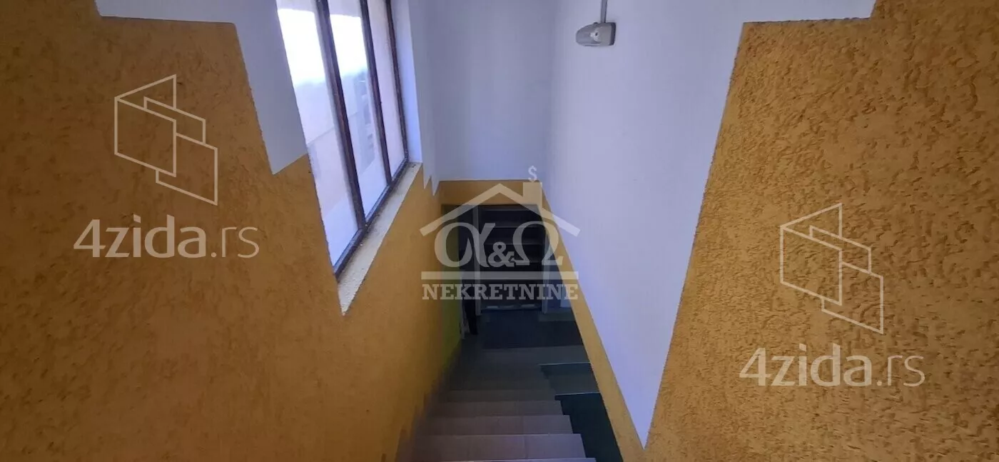 Poslovna zgrada | 4zida