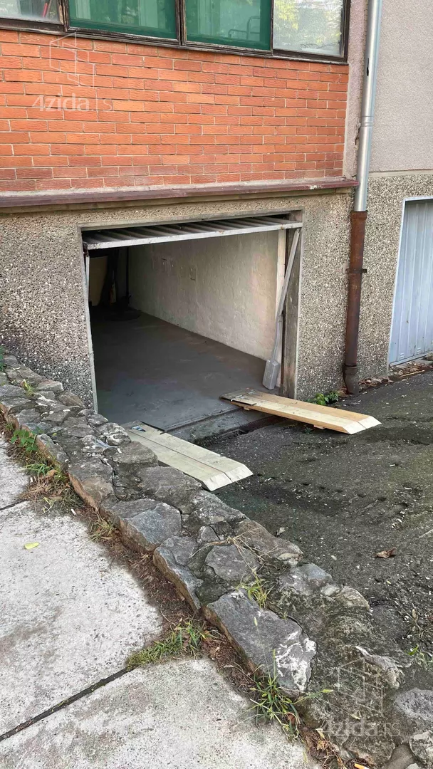 Garaža | 4zida