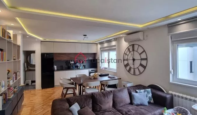 Sedmosoban stan | 4zida