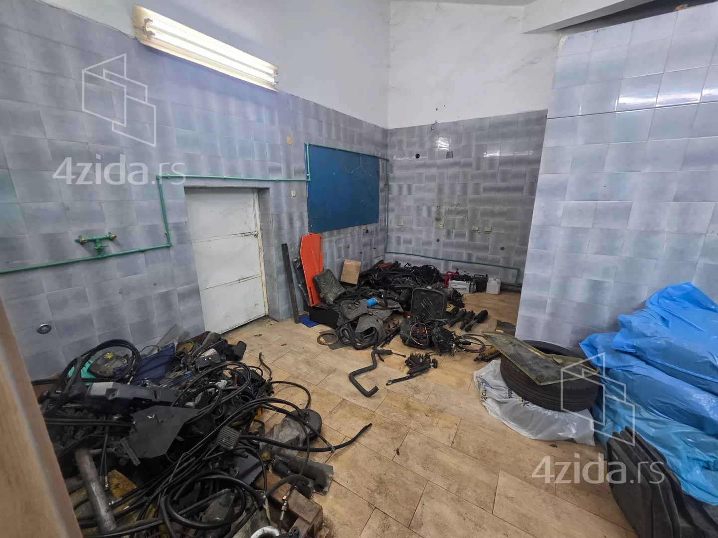 Poslovna zgrada | 4zida