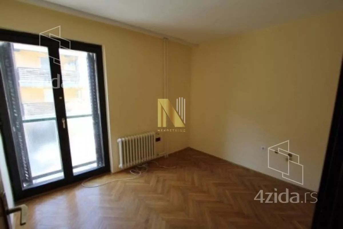 Četvoroiposoban stan | 4zida