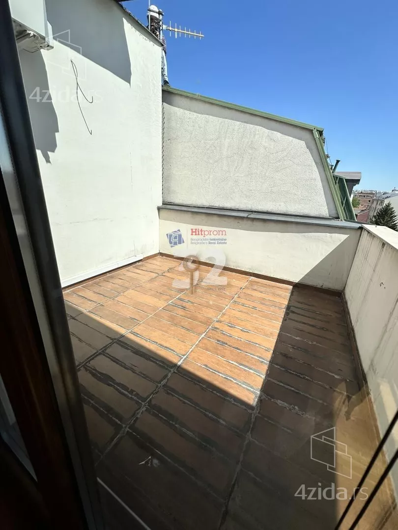 Četvoroiposoban stan | 4zida