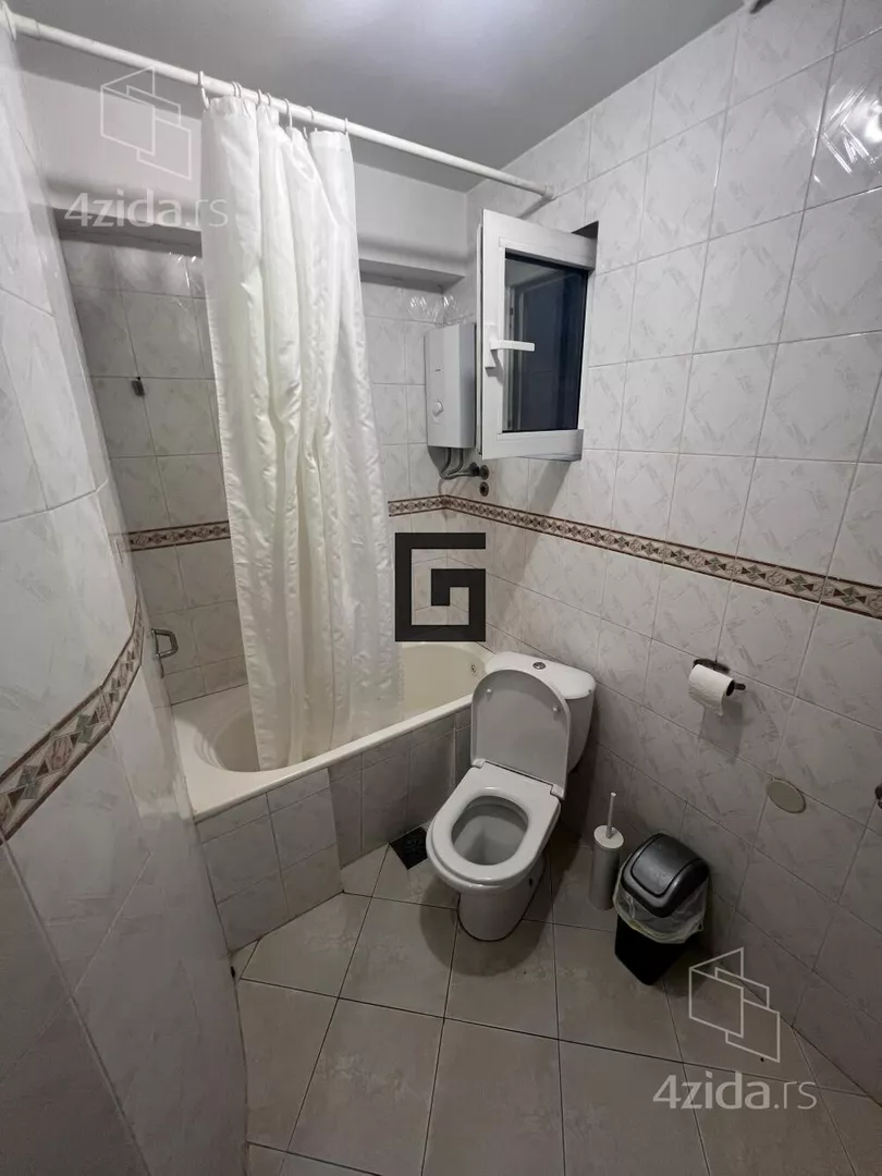 Šestoiposoban stan | 4zida