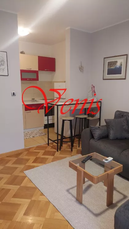 Jovana Subotića | 4zida.rs