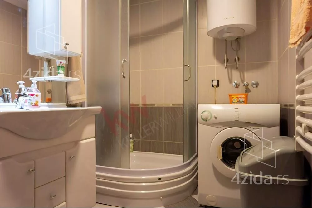 Petosoban stan | 4zida