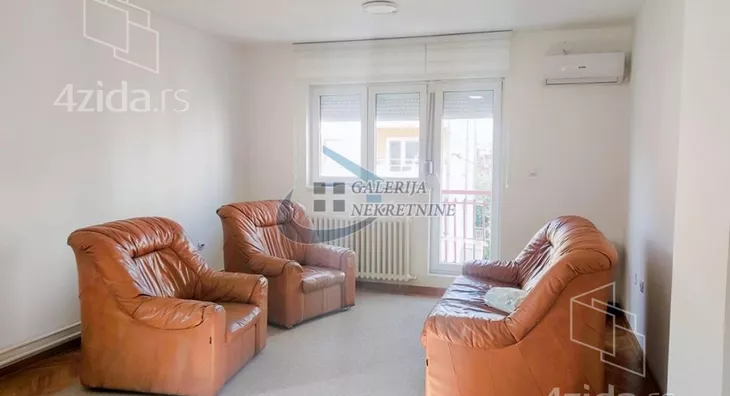 Četvoroiposoban stan | 4zida