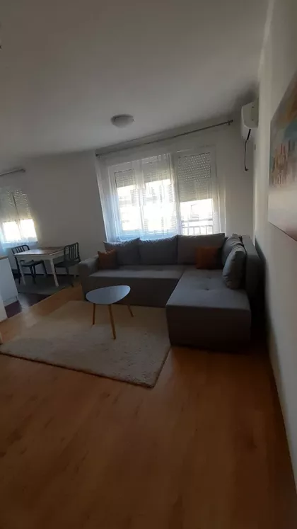 Trg Mladenaca | 4zida.rs