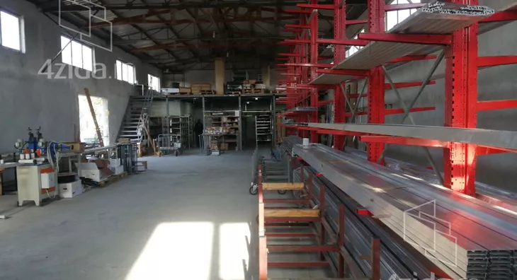 Poslovna zgrada | 4zida