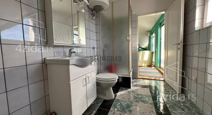 Sedmosoban stan | 4zida