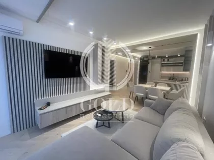 Lasla Gala | 4zida.rs