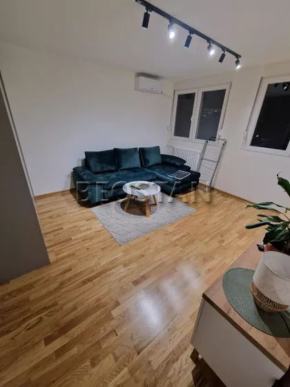 Pariske komune | 4zida.rs