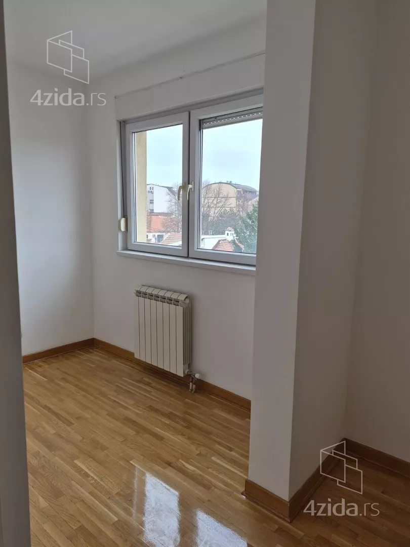 Četvoroiposoban stan | 4zida