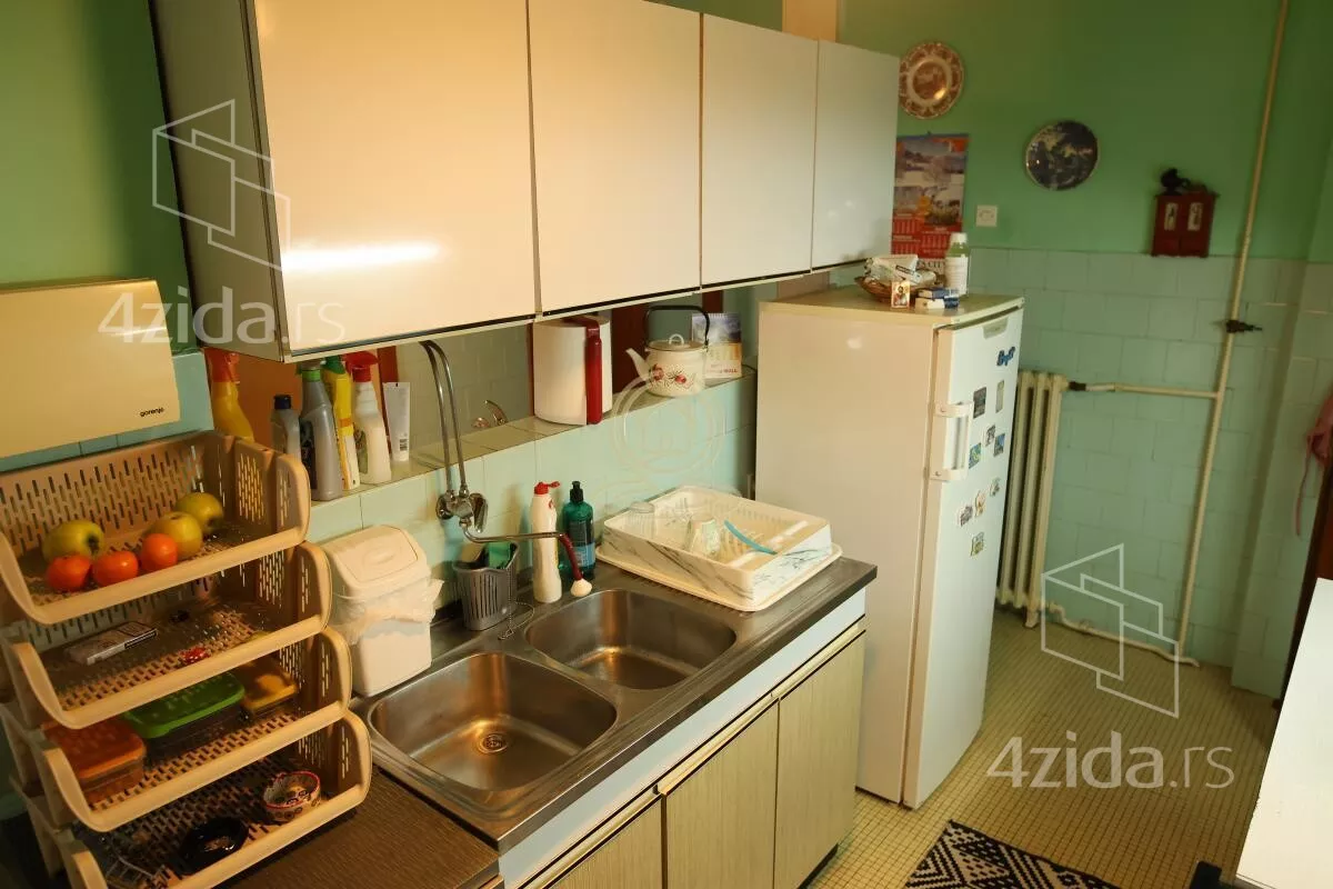 Petosoban stan | 4zida