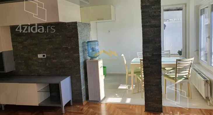 Šestosoban stan | 4zida