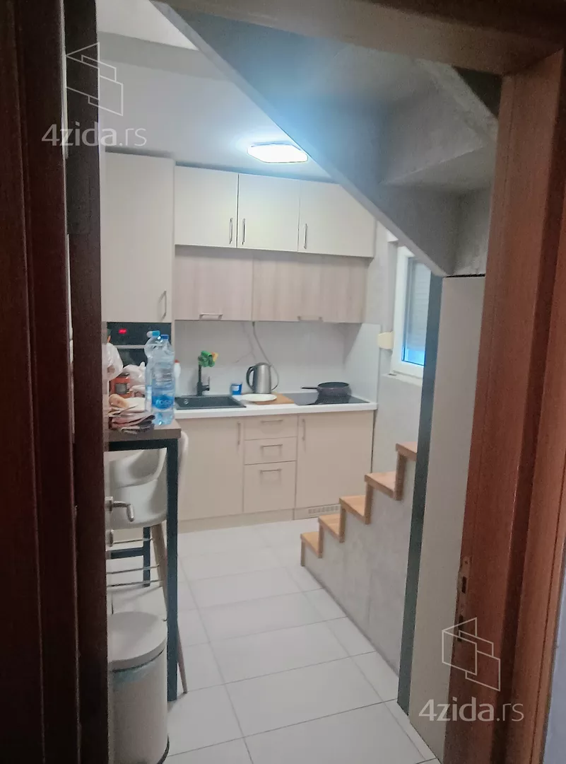 Šestosoban stan | 4zida