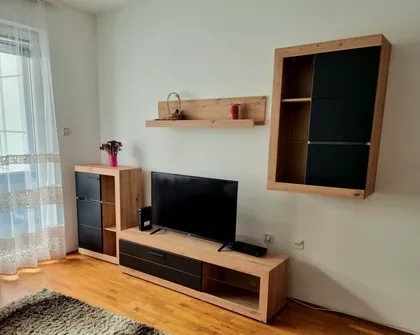 Petra Drapšina | 4zida.rs