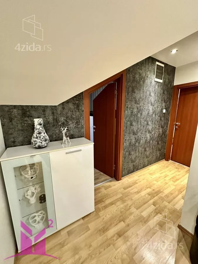 Četvoroiposoban stan | 4zida