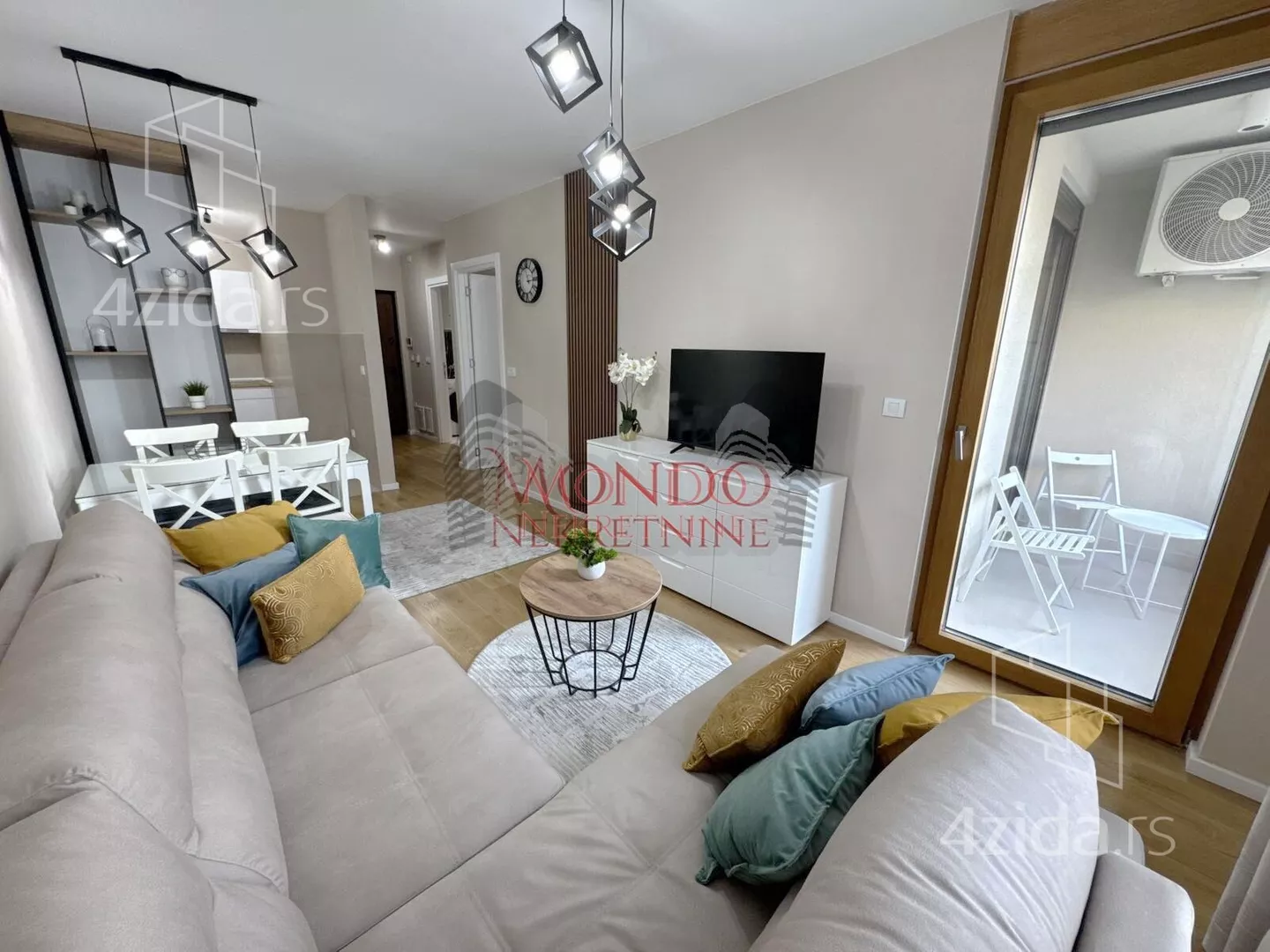 Jednoiposoban stan | 4zida