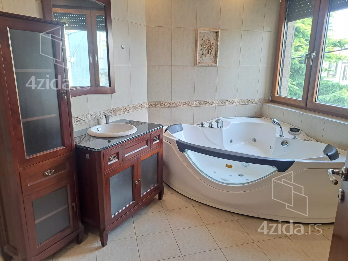 5-etažna kuća | 4zida