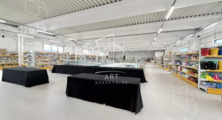 Poslovna zgrada | 4zida